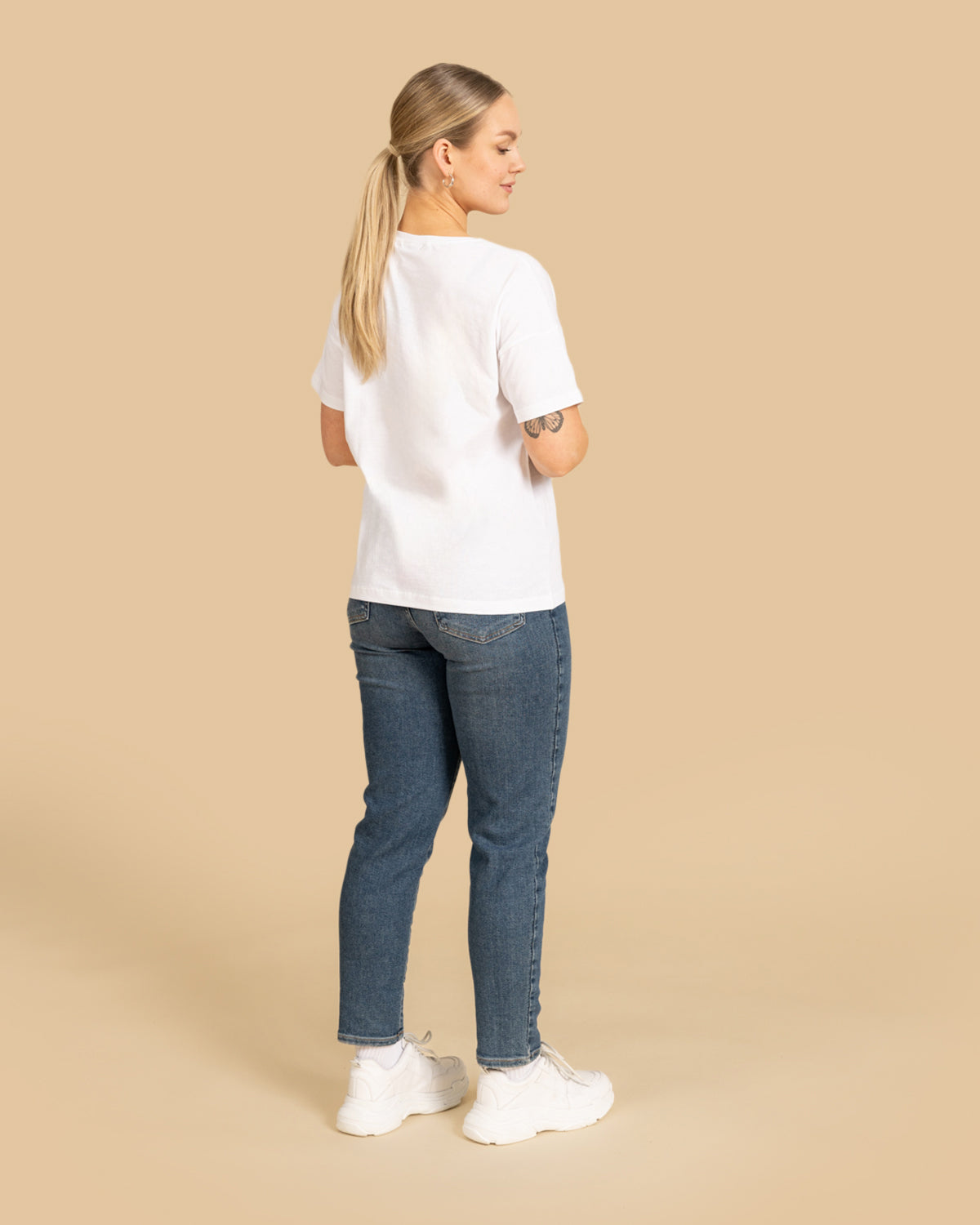 Valkoinen Toive t-paita RIVA Clothing.